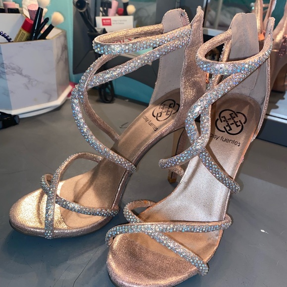 Daisy Fuentes Heels - Picture 2 of 16